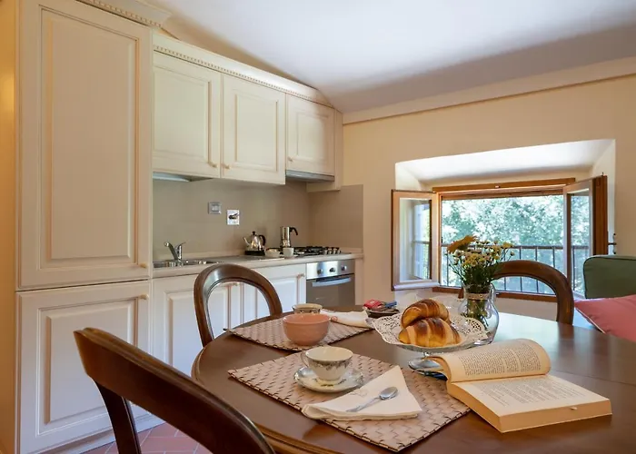 Gerini Con Piscina E Ampi Spazi Ronta